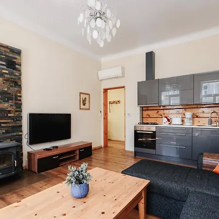 Airhome - Owl's Nest 2 Apartment